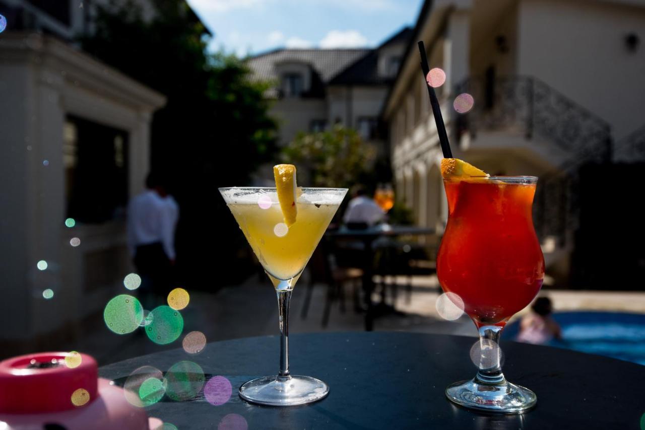 Grant Boutique Hotel Арад Экстерьер фото Cocktails at the Hotel de Ville