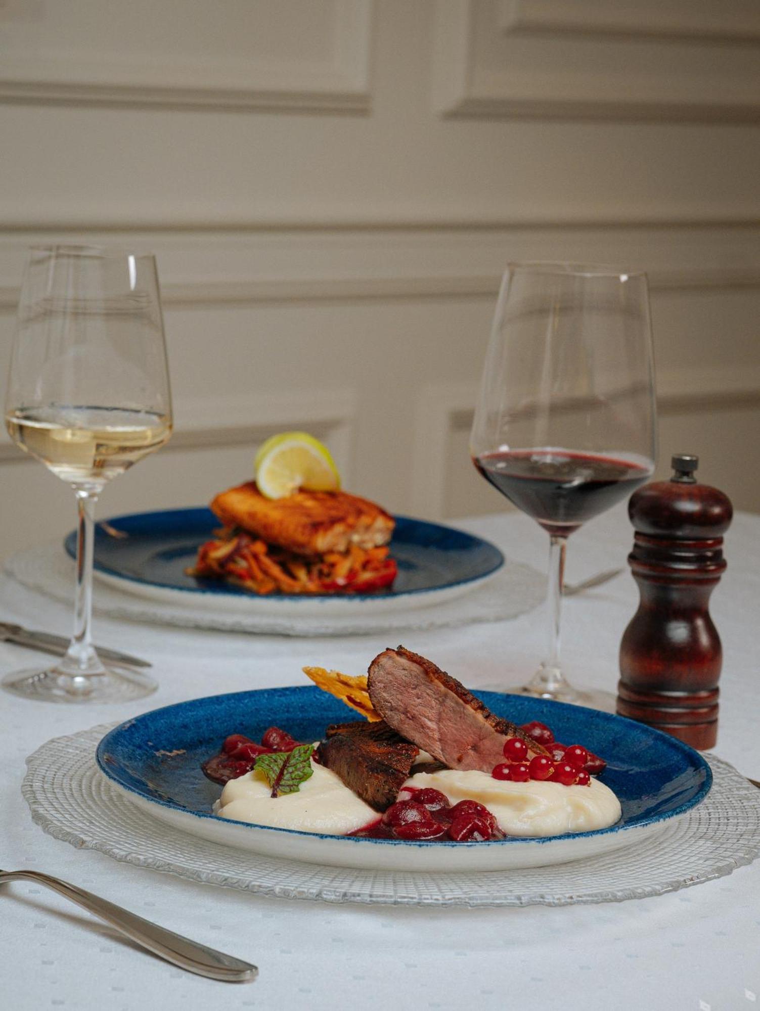Grant Boutique Hotel Арад Экстерьер фото Wine glasses